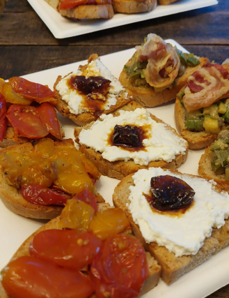 Foto atmosfera agriaperitivo nel prato