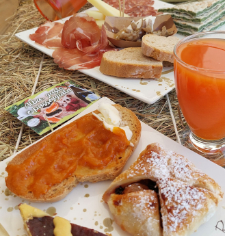 Foto tavola colazione con prodotti Rio del Sol